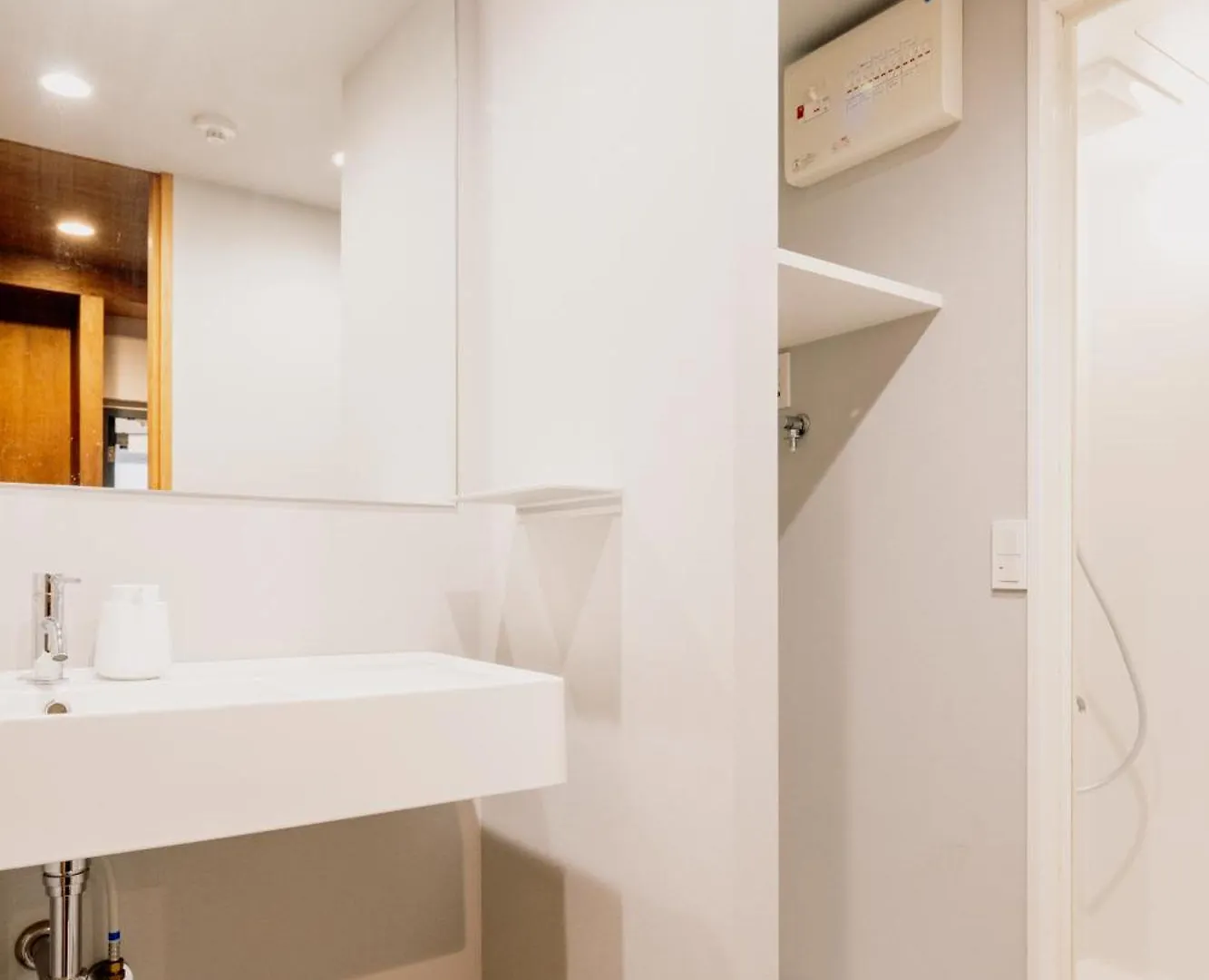 Eminaz Minami Otsuka 2F Apartment Tokyo
