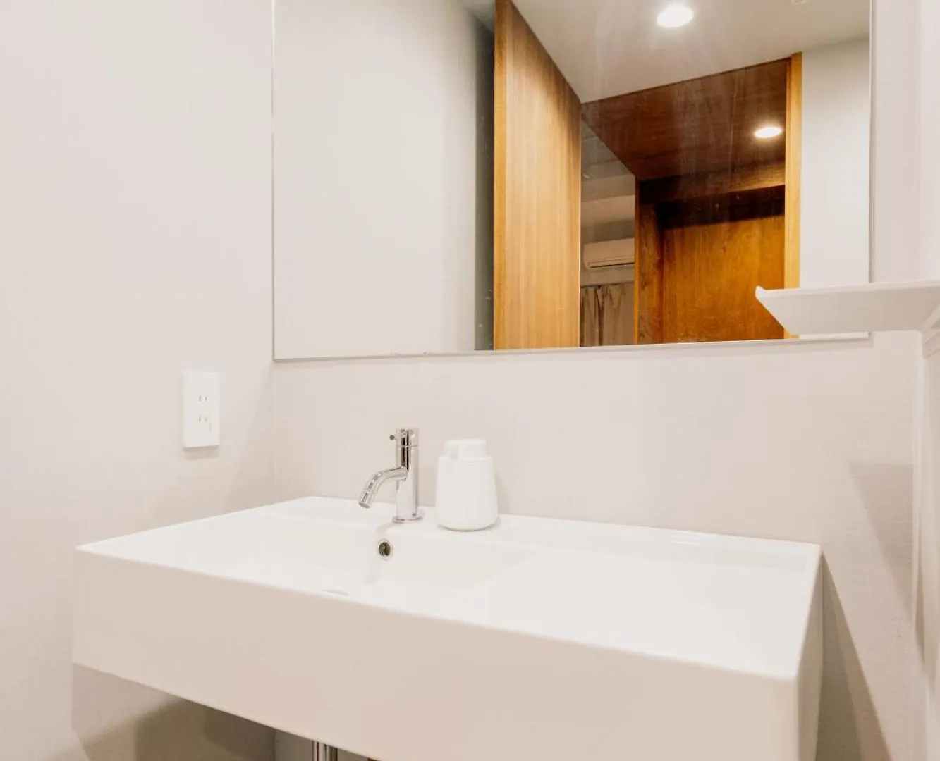 Eminaz Minami Otsuka 2F Apartment Tokyo Japan