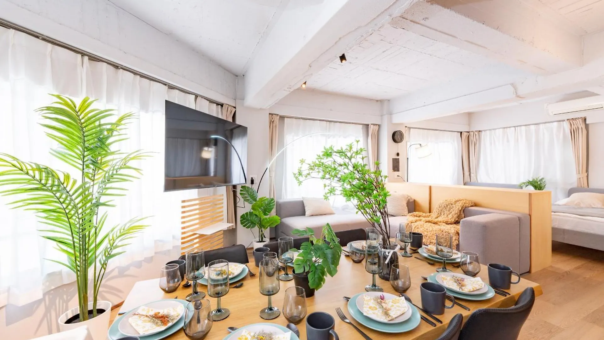 Eminaz Minami Otsuka 2F Apartment Tokyo