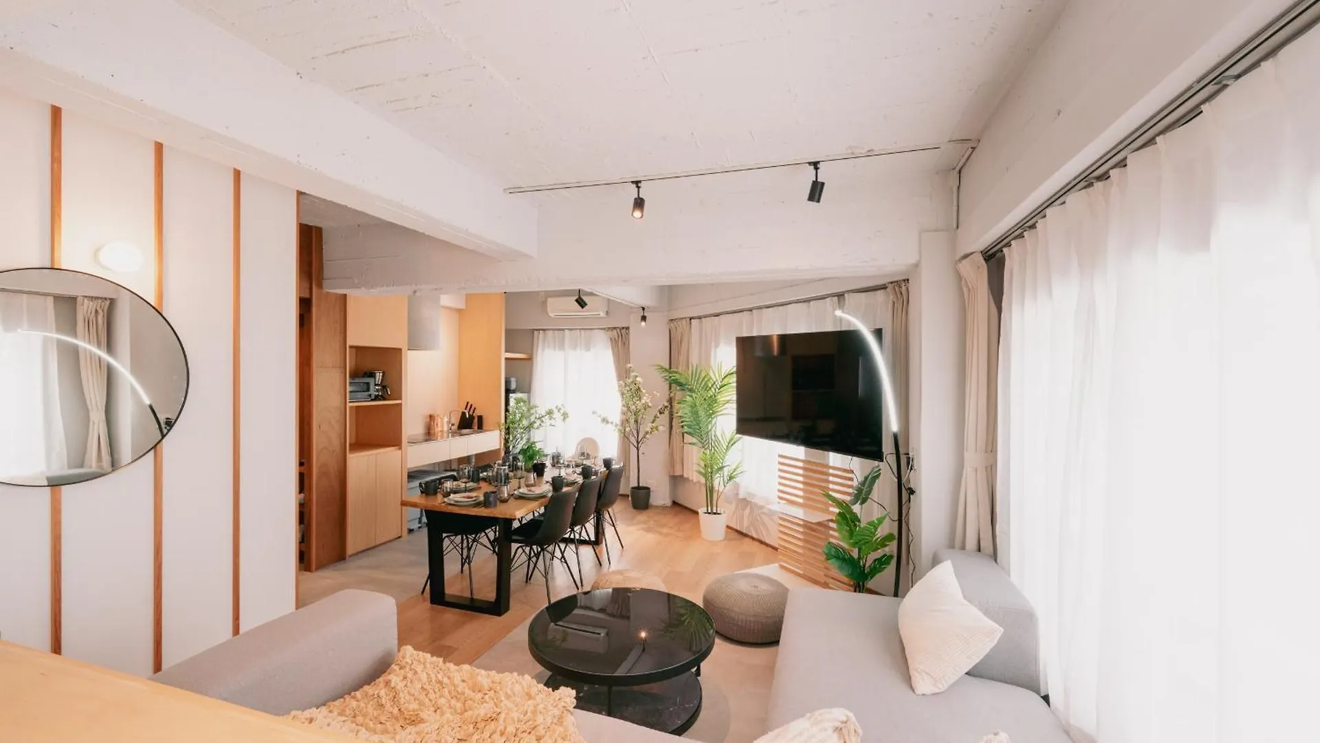 Eminaz Minami Otsuka 2F Apartment Tokyo