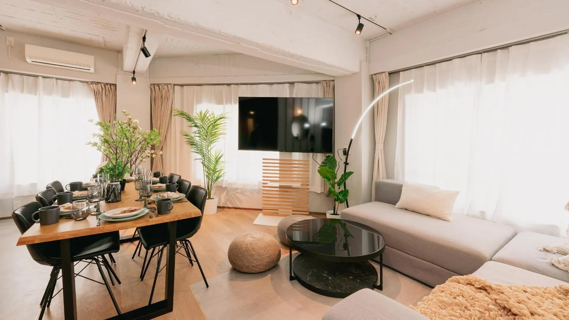 Eminaz Minami Otsuka 2F Apartment Tokyo