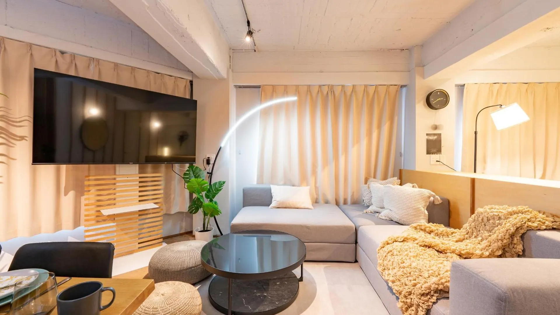 Eminaz Minami Otsuka 2F Apartment Tokyo