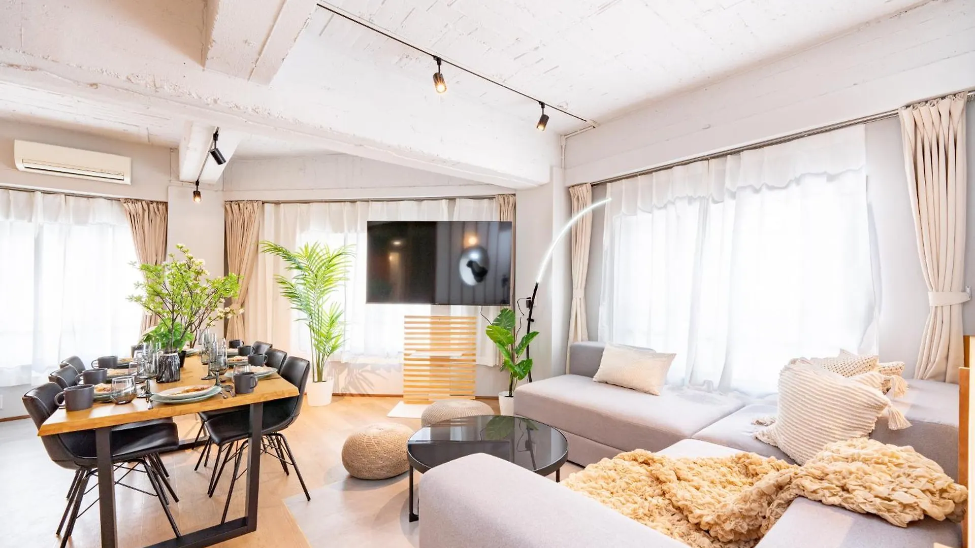 Eminaz Minami Otsuka 2F Apartment Tokyo