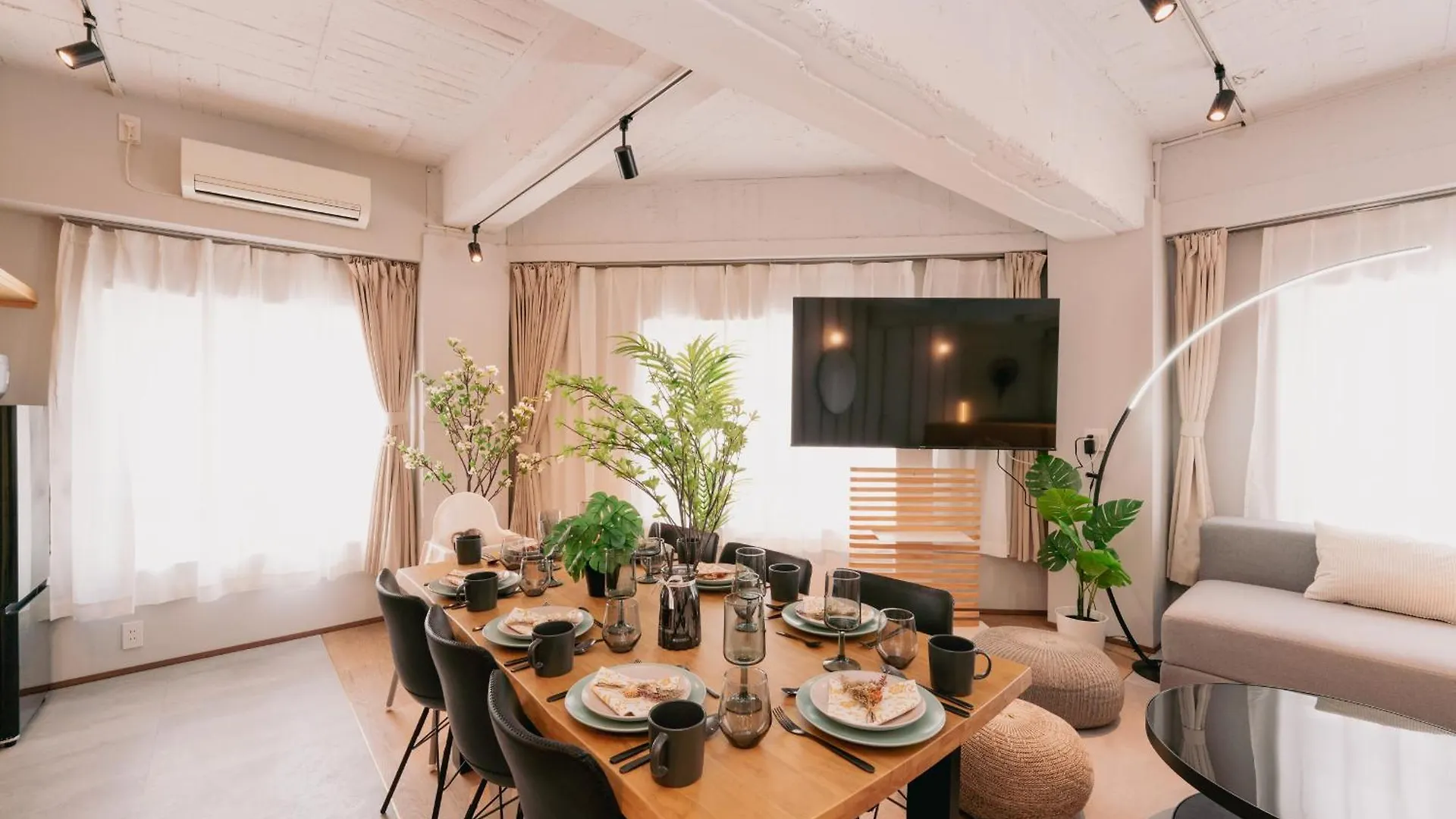 Eminaz Minami Otsuka 2F Apartment Tokyo